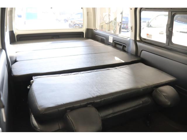 ハイエースバン ロングワイドスーパーＧＬ　ワイドバン　ガソリン２ＷＤ　角目四灯　ＬＥＤ仕様　Ｆバンパーメッキラッピング　ＢＪメキシカン１６インチＡＷ　ナスカータイヤ　クラシックテール　ベッド　クラシックシートカバー　７インチナビ　ＥＴＣ（36枚目）