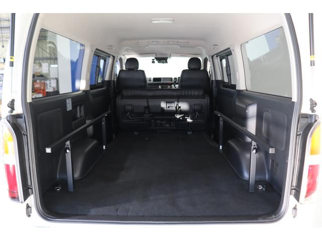 ハイエースバン ロングワイドスーパーＧＬ　ワイドバン　ガソリン２ＷＤ　角目四灯　ＬＥＤ仕様　Ｆバンパーメッキラッピング　ＢＪメキシカン１６インチＡＷ　ナスカータイヤ　クラシックテール　ベッド　クラシックシートカバー　７インチナビ　ＥＴＣ（41枚目）