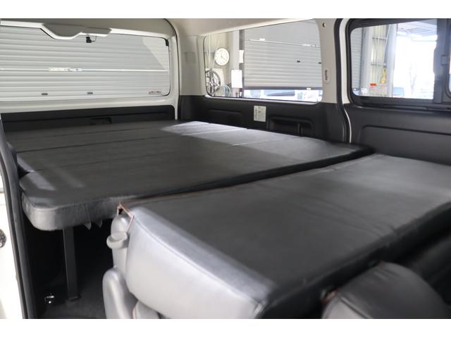 ハイエースバン ロングワイドスーパーＧＬ　ワイドバン　ガソリン２ＷＤ　角目四灯　ＬＥＤ仕様　Ｆバンパーメッキラッピング　ＢＪメキシカン１６インチＡＷ　ナスカータイヤ　クラシックテール　ベッド　クラシックシートカバー　７インチナビ　ＥＴＣ（45枚目）