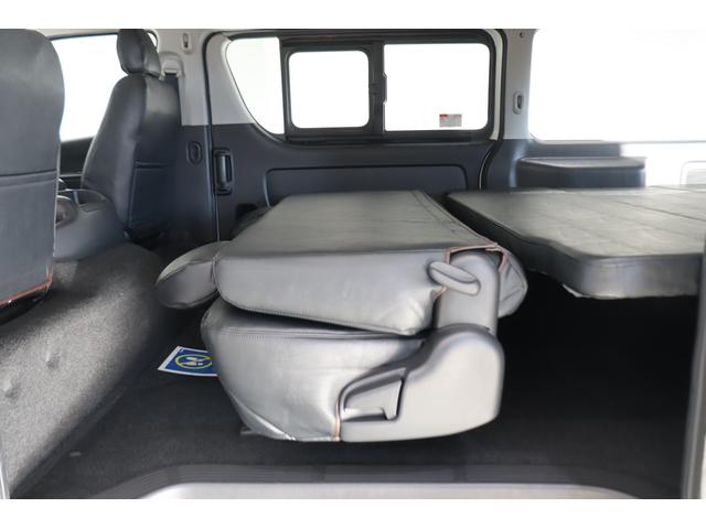 ハイエースバン ロングワイドスーパーＧＬ　ワイドバン　ガソリン２ＷＤ　角目四灯　ＬＥＤ仕様　Ｆバンパーメッキラッピング　ＢＪメキシカン１６インチＡＷ　ナスカータイヤ　クラシックテール　ベッド　クラシックシートカバー　７インチナビ　ＥＴＣ（51枚目）