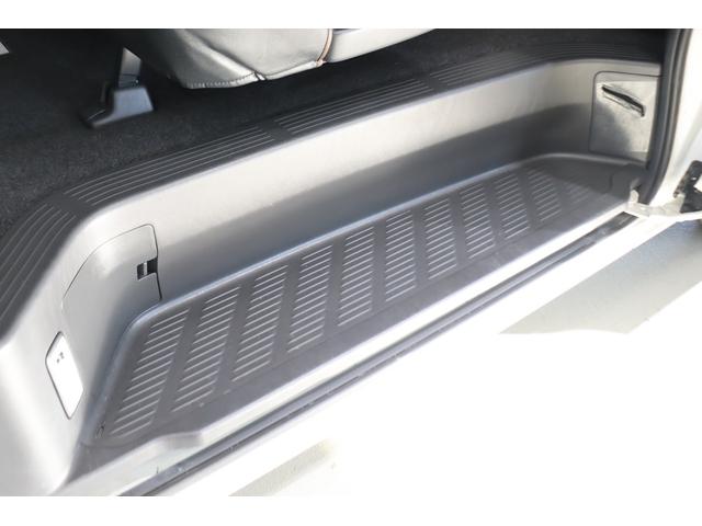 ハイエースバン ロングワイドスーパーＧＬ　ワイドバン　ガソリン２ＷＤ　角目四灯　ＬＥＤ仕様　Ｆバンパーメッキラッピング　ＢＪメキシカン１６インチＡＷ　ナスカータイヤ　クラシックテール　ベッド　クラシックシートカバー　７インチナビ　ＥＴＣ（52枚目）