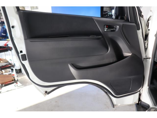 ハイエースバン ロングワイドスーパーＧＬ　ワイドバン　ガソリン２ＷＤ　角目四灯　ＬＥＤ仕様　Ｆバンパーメッキラッピング　ＢＪメキシカン１６インチＡＷ　ナスカータイヤ　クラシックテール　ベッド　クラシックシートカバー　７インチナビ　ＥＴＣ（55枚目）