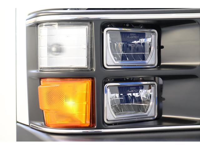ハイエースバン ロングワイドスーパーＧＬ　ワイドバン　ガソリン２ＷＤ　角目四灯　ＬＥＤ仕様　Ｆバンパーメッキラッピング　ＢＪメキシカン１６インチＡＷ　ナスカータイヤ　クラシックテール　ベッド　クラシックシートカバー　７インチナビ　ＥＴＣ（66枚目）