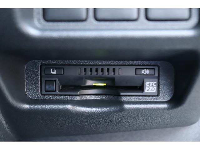 ハイエースバン スーパーGL ダークプライムII ダークプライムII ディーゼル2WD DELF04/17インチAW ナスカータイヤ アルティメットテール フロントエアロ オーバーフェンダー ローダウン アルパインナビ ETC PVM デジタルミラー(27枚目)