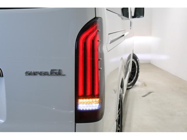 ハイエースバン スーパーGL ダークプライムII ダークプライムII ディーゼル2WD DELF04/17インチAW ナスカータイヤ アルティメットテール フロントエアロ オーバーフェンダー ローダウン アルパインナビ ETC PVM デジタルミラー(79枚目)