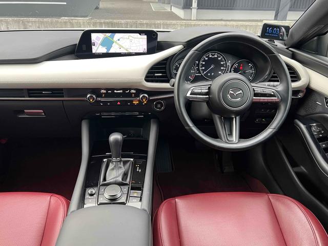 ＭＡＺＤＡ３ファストバック ＸＤ　１００周年特別記念車　ＥＴＣ　全周囲カメラ　ナビ　ＴＶ　クリアランスソナー　オートクルーズコントロール　レーンアシスト　衝突被害軽減システム　アルミホイール　オートマチックハイビーム　オートライト　ＬＥＤヘッドランプ（2枚目）