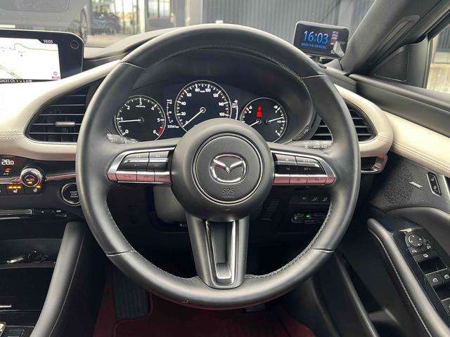 ＭＡＺＤＡ３ファストバック ＸＤ　１００周年特別記念車　ＥＴＣ　全周囲カメラ　ナビ　ＴＶ　クリアランスソナー　オートクルーズコントロール　レーンアシスト　衝突被害軽減システム　アルミホイール　オートマチックハイビーム　オートライト　ＬＥＤヘッドランプ（3枚目）