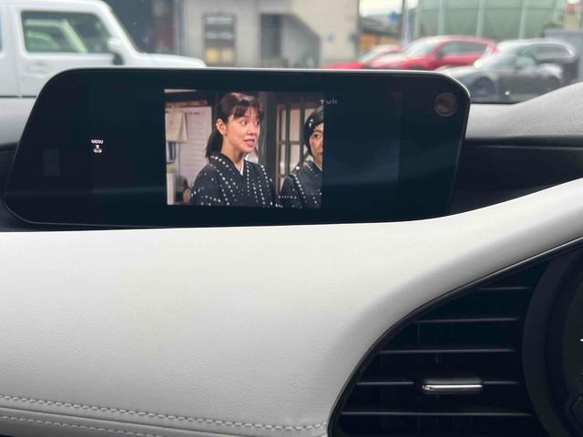 ＭＡＺＤＡ３ファストバック ＸＤ　１００周年特別記念車　ＥＴＣ　全周囲カメラ　ナビ　ＴＶ　クリアランスソナー　オートクルーズコントロール　レーンアシスト　衝突被害軽減システム　アルミホイール　オートマチックハイビーム　オートライト　ＬＥＤヘッドランプ（6枚目）