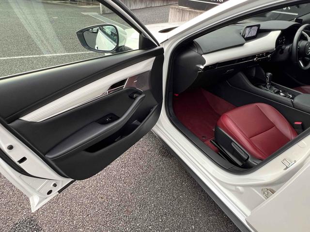 ＭＡＺＤＡ３ファストバック ＸＤ　１００周年特別記念車　ＥＴＣ　全周囲カメラ　ナビ　ＴＶ　クリアランスソナー　オートクルーズコントロール　レーンアシスト　衝突被害軽減システム　アルミホイール　オートマチックハイビーム　オートライト　ＬＥＤヘッドランプ（29枚目）