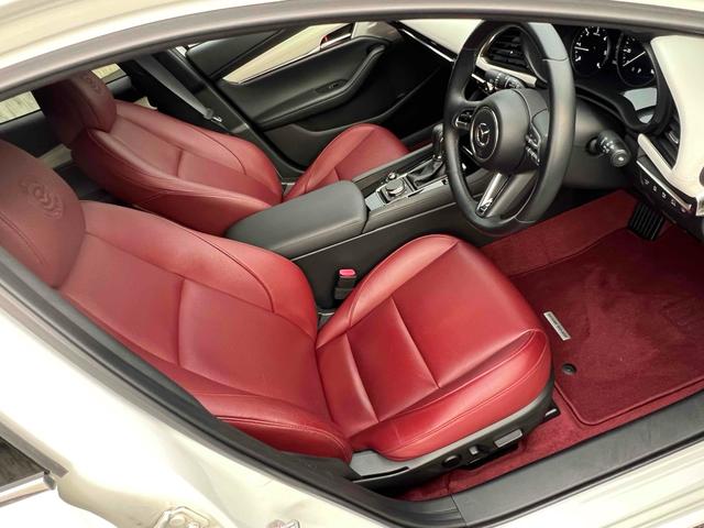 ＭＡＺＤＡ３ファストバック ＸＤ　１００周年特別記念車　ＥＴＣ　全周囲カメラ　ナビ　ＴＶ　クリアランスソナー　オートクルーズコントロール　レーンアシスト　衝突被害軽減システム　アルミホイール　オートマチックハイビーム　オートライト　ＬＥＤヘッドランプ（42枚目）