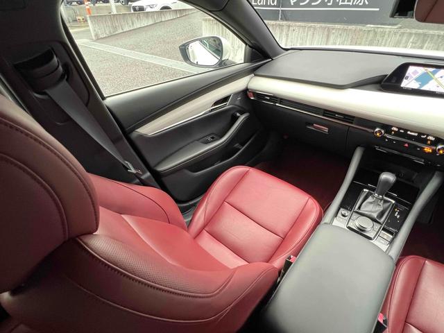 ＭＡＺＤＡ３ファストバック ＸＤ　１００周年特別記念車　ＥＴＣ　全周囲カメラ　ナビ　ＴＶ　クリアランスソナー　オートクルーズコントロール　レーンアシスト　衝突被害軽減システム　アルミホイール　オートマチックハイビーム　オートライト　ＬＥＤヘッドランプ（47枚目）