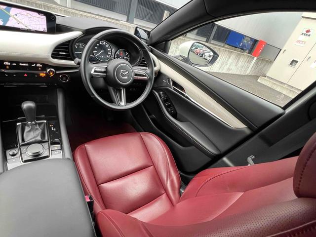 ＭＡＺＤＡ３ファストバック ＸＤ　１００周年特別記念車　ＥＴＣ　全周囲カメラ　ナビ　ＴＶ　クリアランスソナー　オートクルーズコントロール　レーンアシスト　衝突被害軽減システム　アルミホイール　オートマチックハイビーム　オートライト　ＬＥＤヘッドランプ（48枚目）