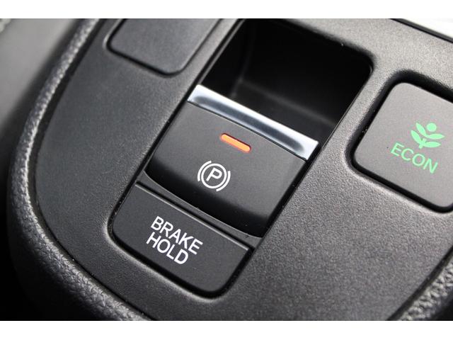 フィット e:HEVホーム 当社デモカー 衝突軽減B メモリーナビ ETC バックカメラ コーナーセンサー スマートキ Cソナー サイドエアバック USB 横滑り防止機能 バックモニター パワステ Aストップ Wエアバッグ(14枚目)