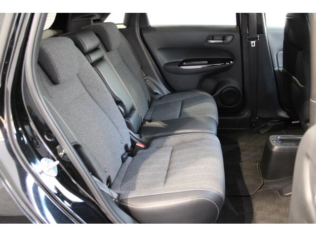 フィット e:HEVホーム 当社デモカー 衝突軽減B メモリーナビ ETC バックカメラ コーナーセンサー スマートキ Cソナー サイドエアバック USB 横滑り防止機能 バックモニター パワステ Aストップ Wエアバッグ(19枚目)