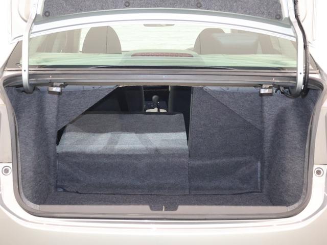グレイス ＬＸ　純ナビＢカメスマキーＶＳＡ　１オナ　エアコン　ＤＶＤ再生　禁煙　デュアルエアバッグ　キーレスエントリー　ＥＴＣ車載器　横滑り防止　ＡＢＳ　パワーウインドウ　Ｒカメラ　エアバッグ　ＵＳＢ　定期点検記録簿（17枚目）