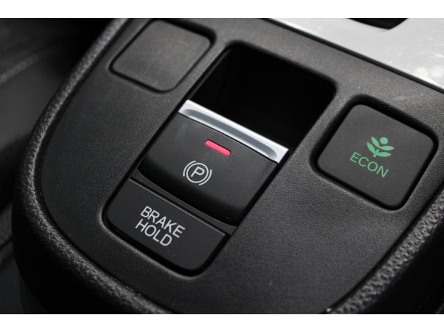 フィット ｅ：ＨＥＶホーム　レンタアップ　衝突軽減ブレーキ　ナビ　バックカメラ　ＥＴＣ　コーナーセンサー　スマキー　Ｂｌｕｅｔｏｏｔｈ　Ｃセンサー　整備記録簿　リヤカメラ　サイドＳＲＳ　ＬＥＤヘッドランプ　禁煙　スマートキー（14枚目）