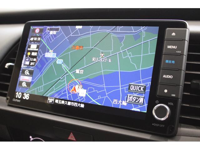 フィット ｅ：ＨＥＶホーム　純正ナビ　前後ドラレコ　フルセグ　バックカメラ　ＥＴＣ　シートヒーター　コーナーセンサー　衝突軽減ブレーキ　ＬＥＤヘッドライト　スペアキー　前後誤発進抑制機能　クリソナ　助手席エアバッグ　ＬＥＤライト（5枚目）