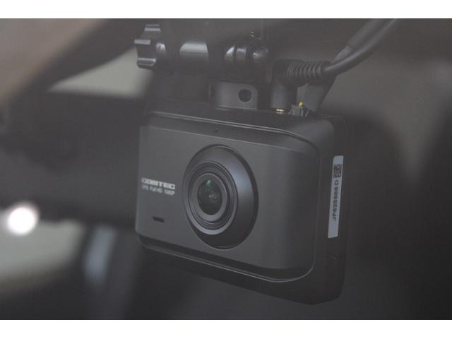 フィット ｅ：ＨＥＶホーム　純正ナビ　前後ドラレコ　フルセグ　バックカメラ　ＥＴＣ　シートヒーター　コーナーセンサー　衝突軽減ブレーキ　ＬＥＤヘッドライト　スペアキー　前後誤発進抑制機能　クリソナ　助手席エアバッグ　ＬＥＤライト（8枚目）