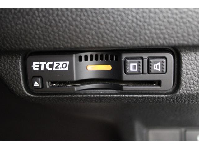 シビック ＥＸ　６速ＭＴ　ワンオーナー　フルセグ　バックカメラ　ＥＴＣ２．０　ＢＯＳＥプレミアムサウンドシステム　シートヒーター　ホンダコネクト　ブラインドスポットモニター　Ｒカメ　衝突被害軽減ブレーキ　パワ－シ－ト（7枚目）