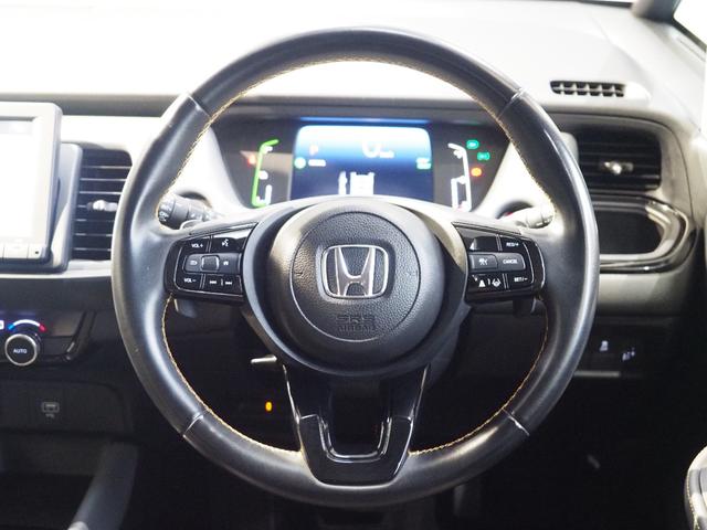 フィット e:HEVRS 純正ナビ 前後ドラレコ ホンダセンシング コーナーセンサー エアバッグ パワーウィンドウ 助手席エアバッグ Dレコ LEDヘッドランプ セキュリティアラーム フルオートエアコン ETC装備 スマートキ(7枚目)