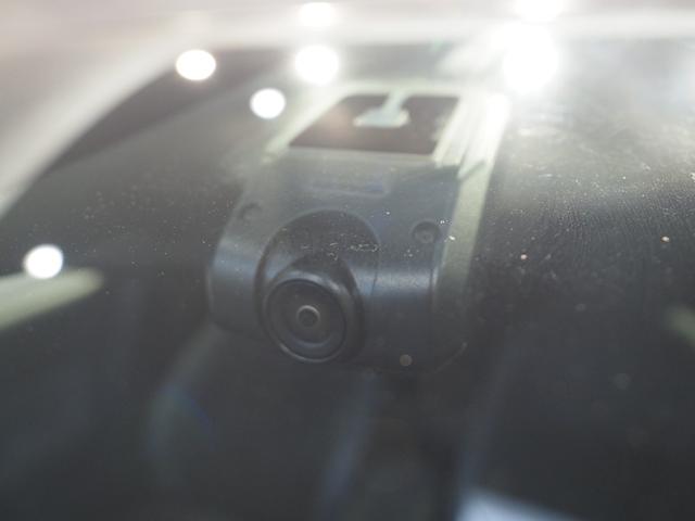 フィット e:HEVRS 純正ナビ 前後ドラレコ ホンダセンシング コーナーセンサー エアバッグ パワーウィンドウ 助手席エアバッグ Dレコ LEDヘッドランプ セキュリティアラーム フルオートエアコン ETC装備 スマートキ(12枚目)