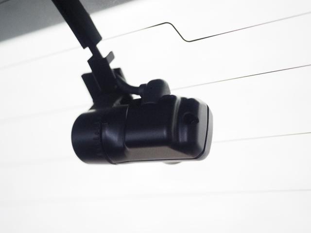 フィット e:HEVRS 純正ナビ 前後ドラレコ ホンダセンシング コーナーセンサー エアバッグ パワーウィンドウ 助手席エアバッグ Dレコ LEDヘッドランプ セキュリティアラーム フルオートエアコン ETC装備 スマートキ(13枚目)