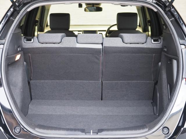 フィット e:HEVRS 純正ナビ 前後ドラレコ ホンダセンシング コーナーセンサー エアバッグ パワーウィンドウ 助手席エアバッグ Dレコ LEDヘッドランプ セキュリティアラーム フルオートエアコン ETC装備 スマートキ(17枚目)