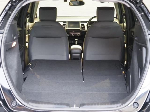 フィット e:HEVRS 純正ナビ 前後ドラレコ ホンダセンシング コーナーセンサー エアバッグ パワーウィンドウ 助手席エアバッグ Dレコ LEDヘッドランプ セキュリティアラーム フルオートエアコン ETC装備 スマートキ(18枚目)