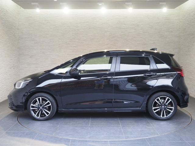 フィット e:HEVRS 純正ナビ 前後ドラレコ ホンダセンシング コーナーセンサー エアバッグ パワーウィンドウ 助手席エアバッグ Dレコ LEDヘッドランプ セキュリティアラーム フルオートエアコン ETC装備 スマートキ(21枚目)