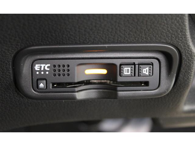 ヴェゼル ハイブリッドＺ・ホンダセンシング　ワンオーナー　フルセグ　バックカメラ　ＥＴＣ　メモリーナビ　電子パーキング　純正アルミホイール　Ｂｌｕｅｔｏｏｔｈ　パドルシフト　レーダーサポート　ＤＶＤ再生機能　整備記録簿　横滑り防止システム（7枚目）