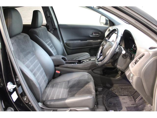 全ての座席で皆様に快適におくつろぎいただけるよう膝周りにゆとりを持たせ、心地よく座れるよう設計されています！！