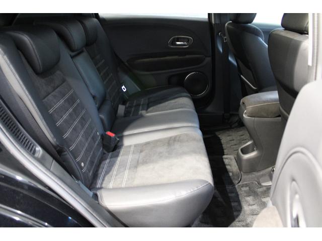 後席もゆとりのある空間となっております！！