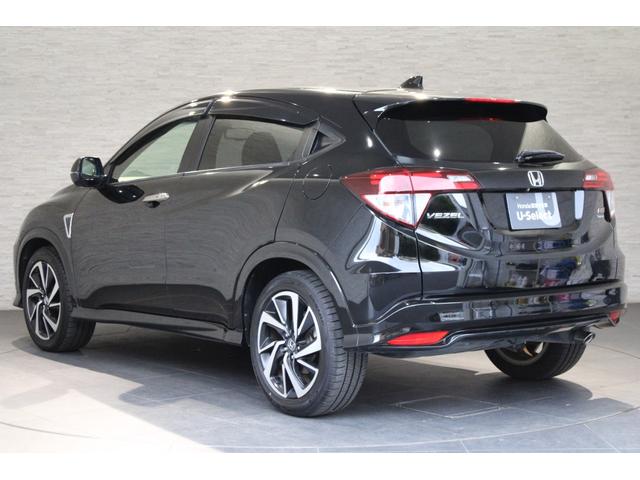 当店の展示車は、プロの業者にボディーの磨き、ルームクリーニングを依頼していますので、とてもきれいです！！ぜひ、見にいらしてください！