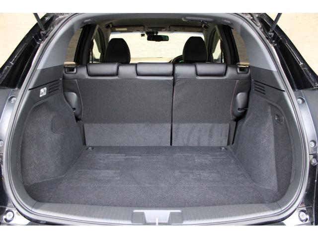 奥行きのあるラゲッジルームとなっております！！