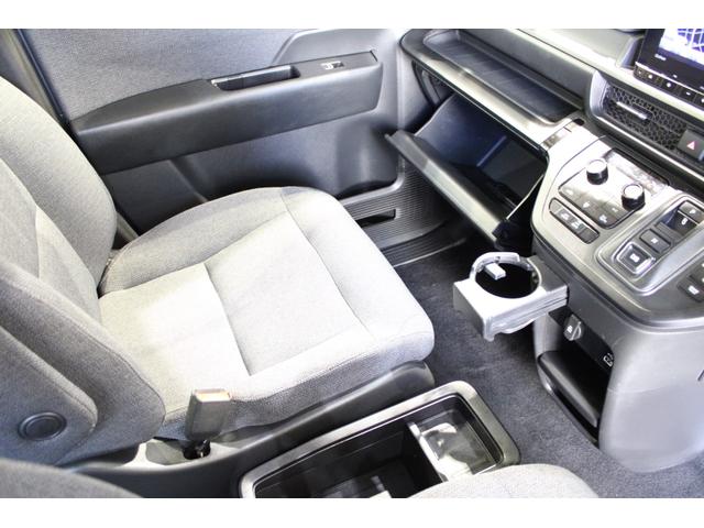 ステップワゴン e:HEVエアー ワンオーナー 純正メモリーナビ リヤモニター フルセグ バックカメラ 両側電動スライドドア ETC コーナーセンサー 電子パーキング エレクトリックギアセレクター オートリトラミラー スマートキー(19枚目)