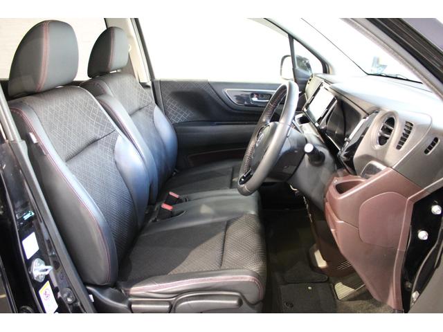 前方の視界も良く足元も広々しているので運転しやすいです!