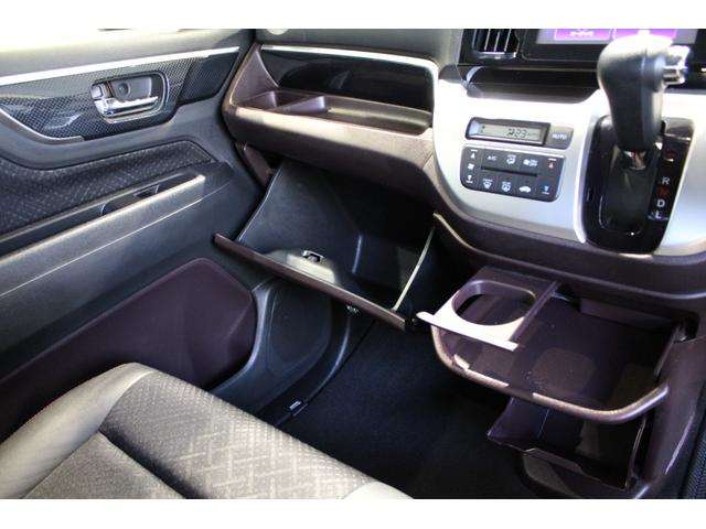 小物置きや収納も充実しております!!