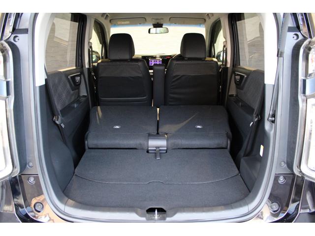 後部座席を収納すると荷室を広々とご使用いただけます!!