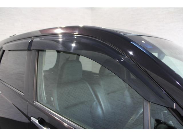 ドアバイザーが装備されておりますので雨の日も少し窓を開けて換気可能です!!