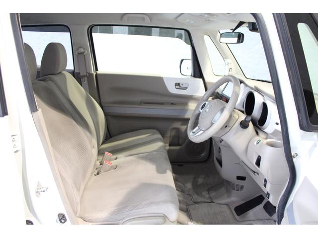 前方の視界も良く足元も広々しているので運転しやすいです！