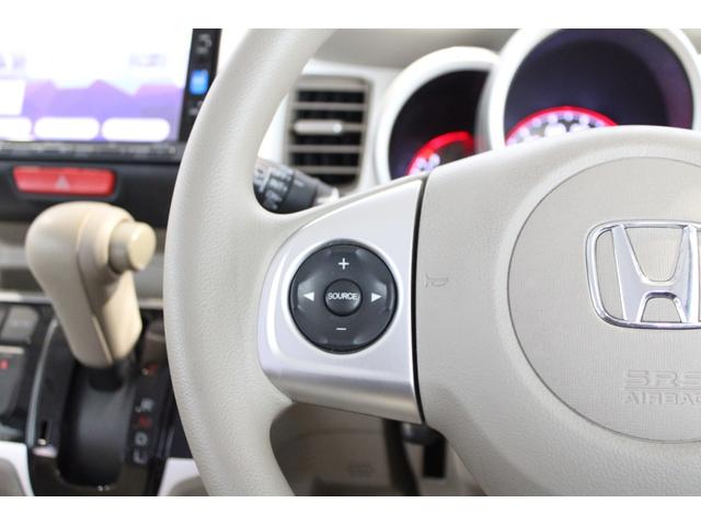 ハンドル部にオーディオリモコンスイッチが装備されてます！手元で視界をそらさずにボリューム調整・モード切替・選局・曲順スキップなどが可能です！