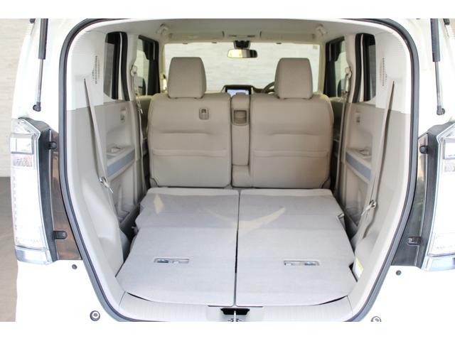 後席を倒す荷室を広々とご使用いただけます♪