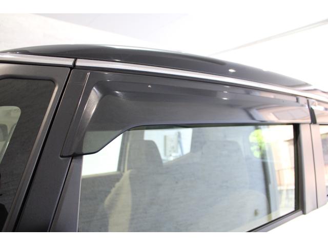 ドアバイザーが装備されておりますので雨の日も少し窓を開けて換気可能です♪