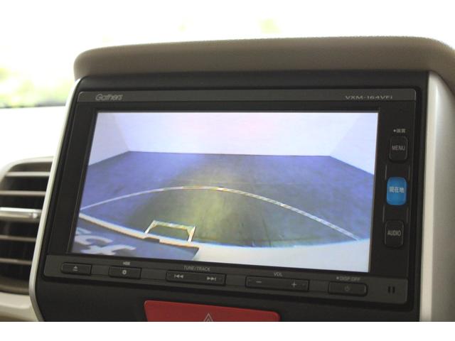 バックカメラが搭載されておりますので駐車時の後方確認に役立ちます！！