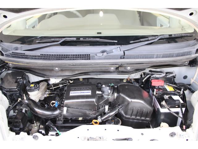 スチームがけでエンジンルームの汚れも綺麗にクリーニングしております！！