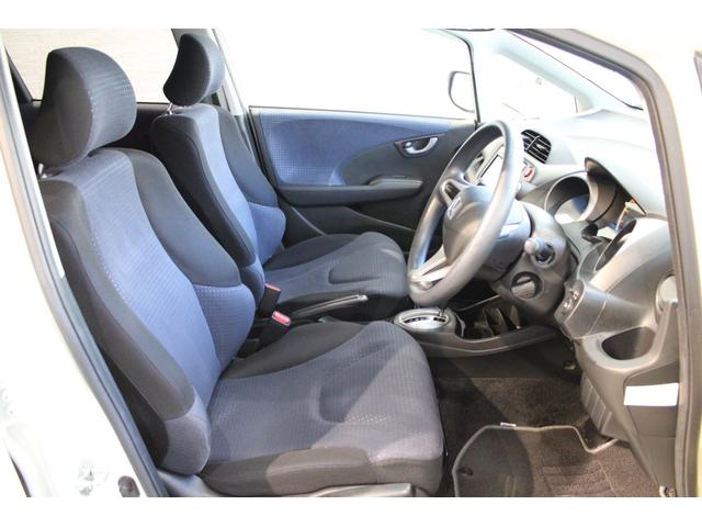 フィット Gスマートセレクション ワンオーナー 純正ナビ バックカメラ ETC HIDライト スマートキー CD SD USB エアバック Wエアーバック 記録簿 パワーウィンドウ 1オーナー車 ABS パワステ エアコン ECON(10枚目)