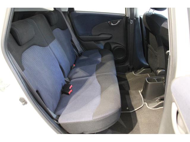 フィット Gスマートセレクション ワンオーナー 純正ナビ バックカメラ ETC HIDライト スマートキー CD SD USB エアバック Wエアーバック 記録簿 パワーウィンドウ 1オーナー車 ABS パワステ エアコン ECON(11枚目)