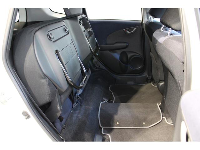 フィット Gスマートセレクション ワンオーナー 純正ナビ バックカメラ ETC HIDライト スマートキー CD SD USB エアバック Wエアーバック 記録簿 パワーウィンドウ 1オーナー車 ABS パワステ エアコン ECON(12枚目)