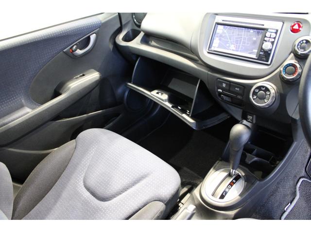 フィット Gスマートセレクション ワンオーナー 純正ナビ バックカメラ ETC HIDライト スマートキー CD SD USB エアバック Wエアーバック 記録簿 パワーウィンドウ 1オーナー車 ABS パワステ エアコン ECON(13枚目)