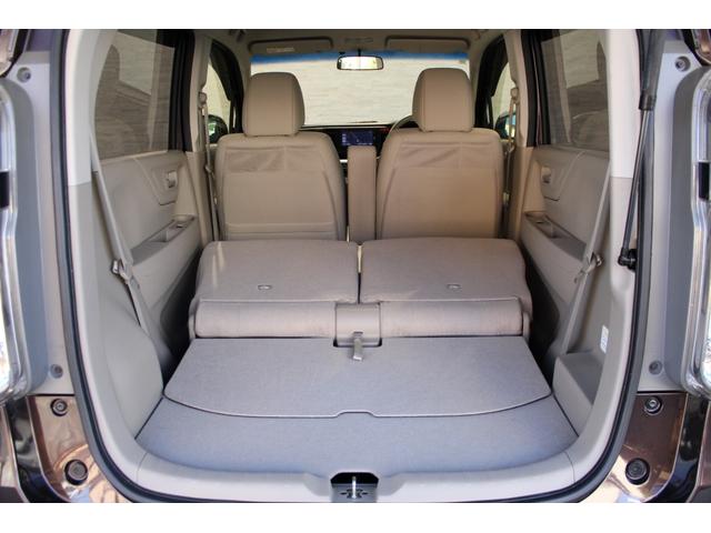 後席を倒すと荷室を広々とご使用いただけます♪